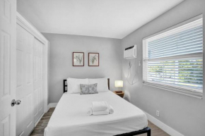 Rustic Retreats Beachy 1BR for 4 guests in the heart of Fort Lauderdale